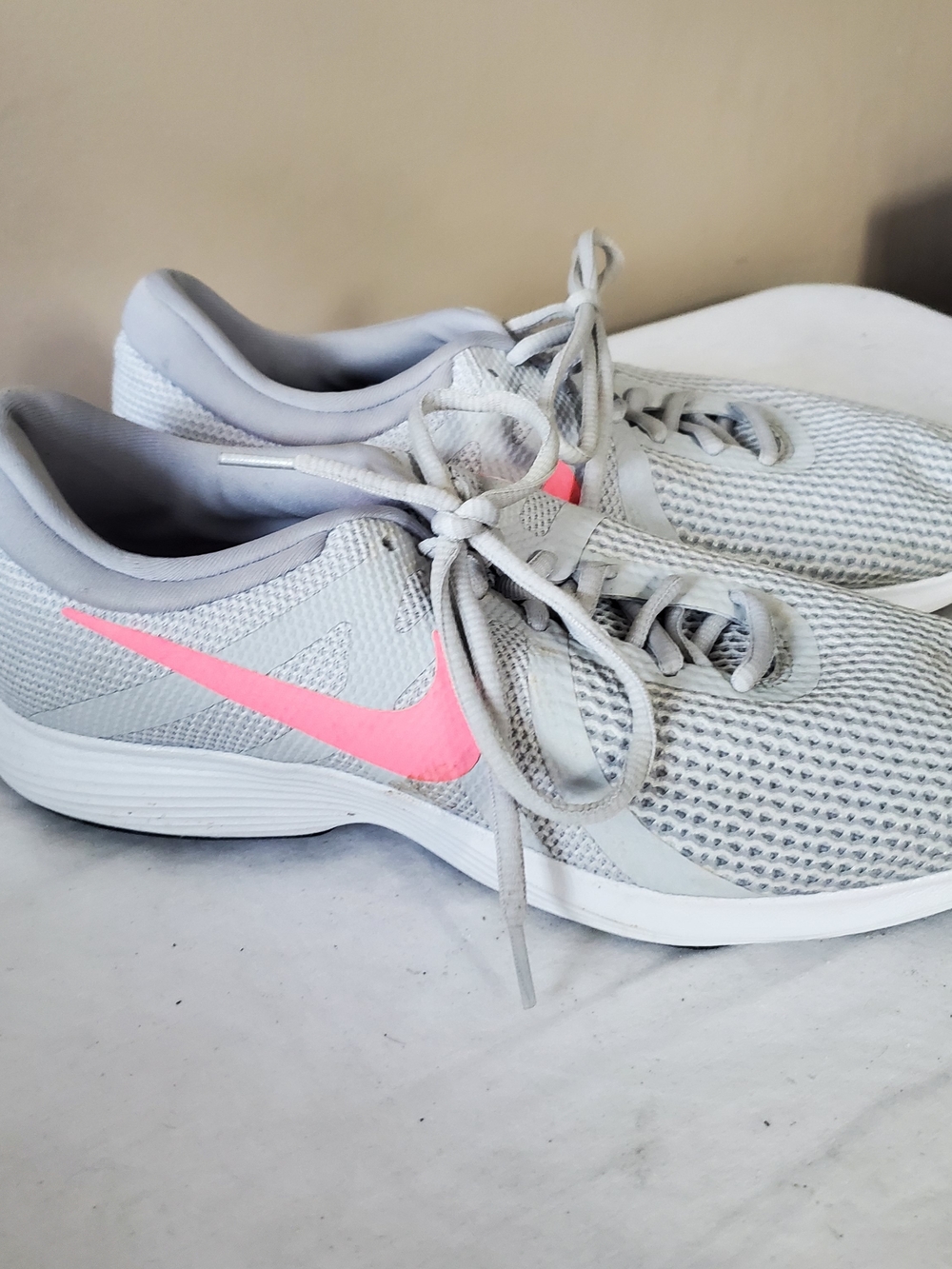 Nike Women's Light Gray Running Shoes with Pink Swoosh